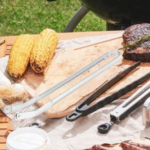 Laden Sie das Bild in den Galerie-Viewer, Zange zum Wenden von BBQ-Würstchen