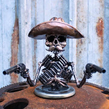 Laden Sie das Bild in den Galerie-Viewer, 💀Cowboy-Schädel-Ornament💀