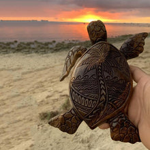 Laden Sie das Bild in den Galerie-Viewer, 🎁Hawaiianische Schildkröte Harz Ornament