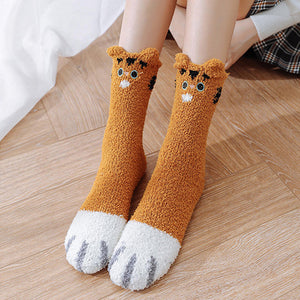 Fuzzy-Socken mit Katzenpfoten