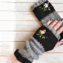 Laden Sie das Bild in den Galerie-Viewer, Warme Handschuhe mit Patchwork-Stickerei