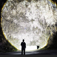 Laden Sie das Bild in den Galerie-Viewer, Weiße Laser-Teleskop-Zoom-Taschenlampe